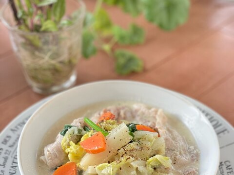 白菜と豚肉のクリームスープ